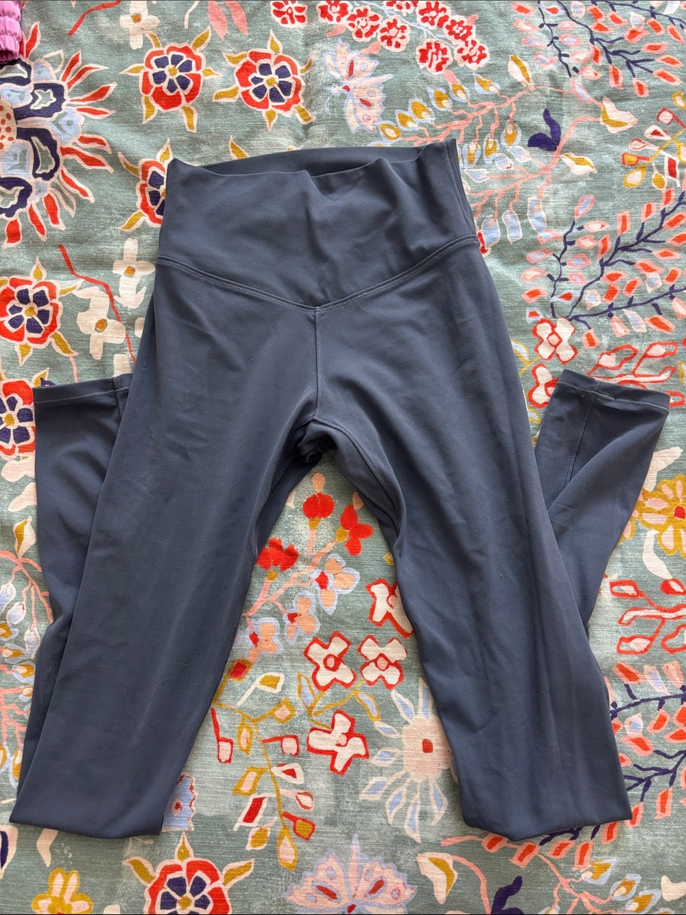 Vuori High-Rise Leggings in Slate